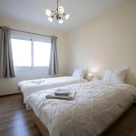 Modern 2 Bedroom, Sea View Apartment. Daire Agios Tychonas