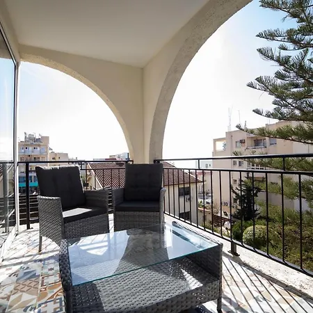 Daire Modern 2 Bedroom, Sea View Apartment. *