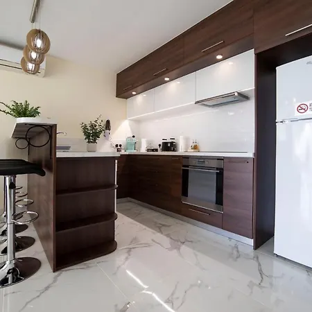 Apartament Modern 2 Bedroom, Sea View Apartment.