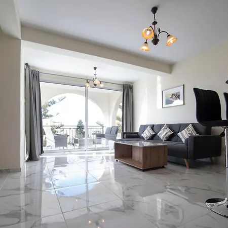 Modern 2 Bedroom, Sea View Apartment. Agios Tychonas