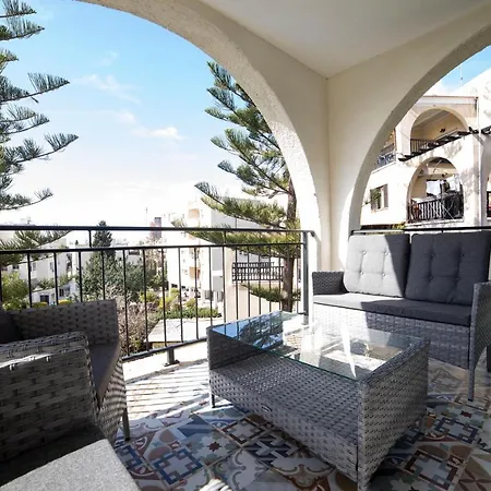 Modern 2 Bedroom, Sea View Apartment. Agios Tychonas